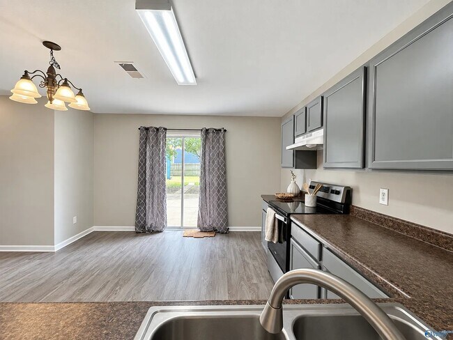 Building Photo - 126 Sedgewick Dr