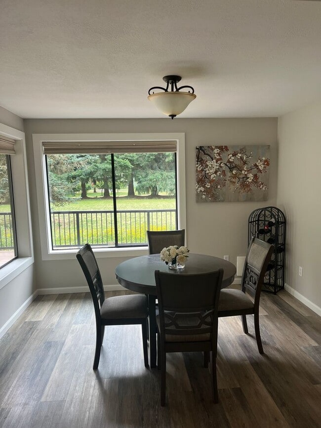 Building Photo - Felida Park- 4 Bedrooms on 1.5 Acres
