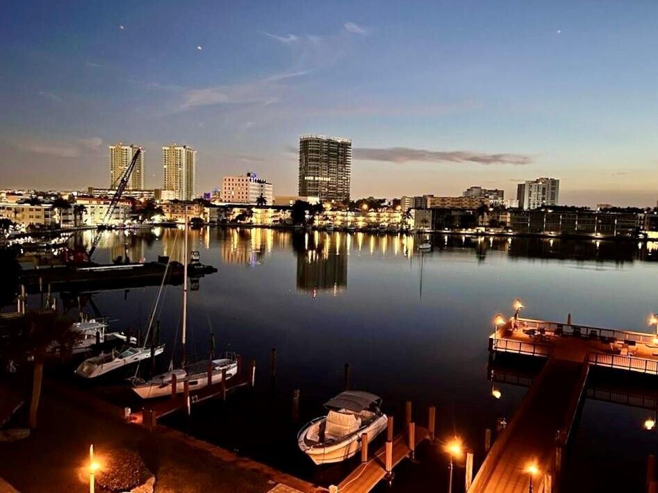 Foto principal - 400 Golden Isles Dr