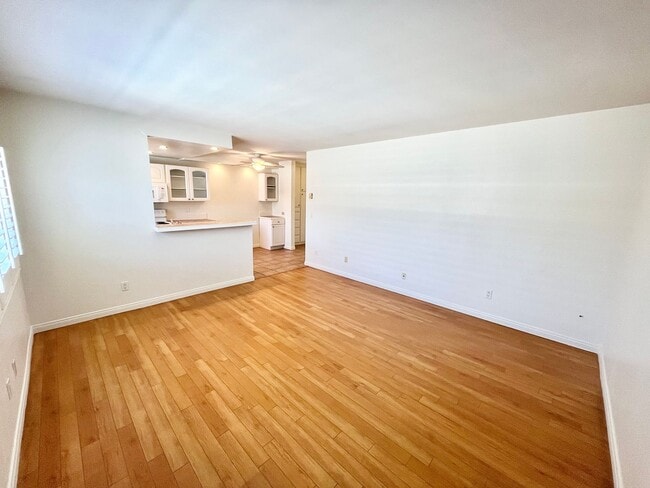 Building Photo - Updated 1B 1BA Condo in Pacific Beach!