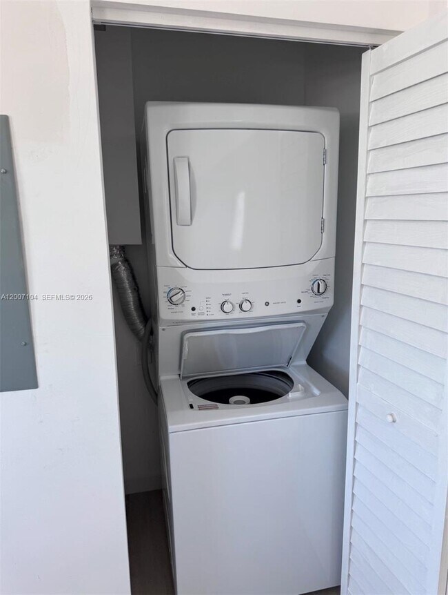 Foto del edificio - 950 79th Terrace