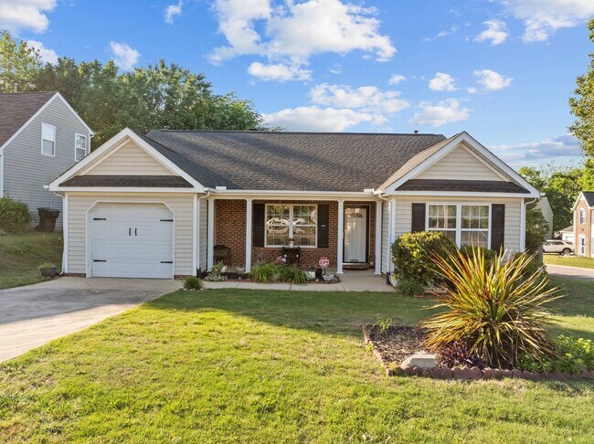 Building Photo - Charming 3-Bedroom Brick Ranch in Raleigh – Cozy & Updated!