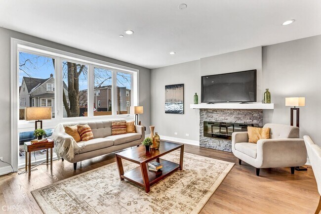 Building Photo - 2817 N 75th Ave