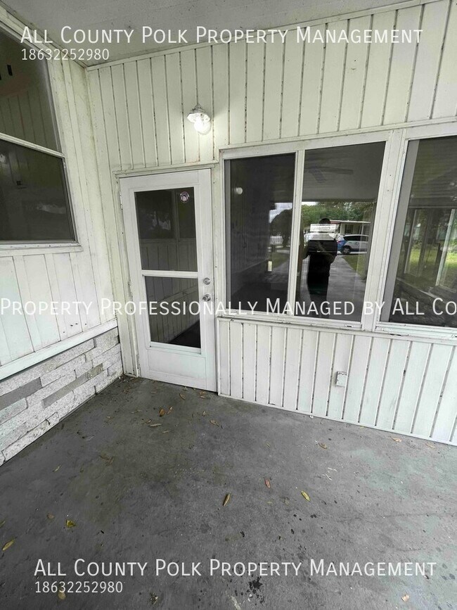 Building Photo - Spacious 2 Bedroom Mobile Home For Rent in...