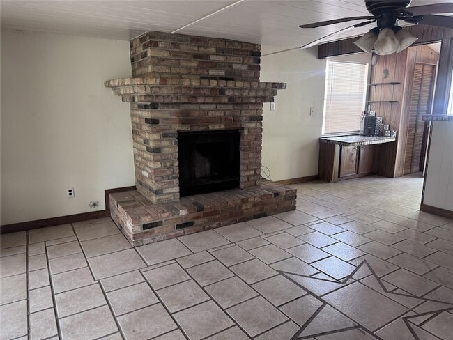 Building Photo - 16477 Piper Ln