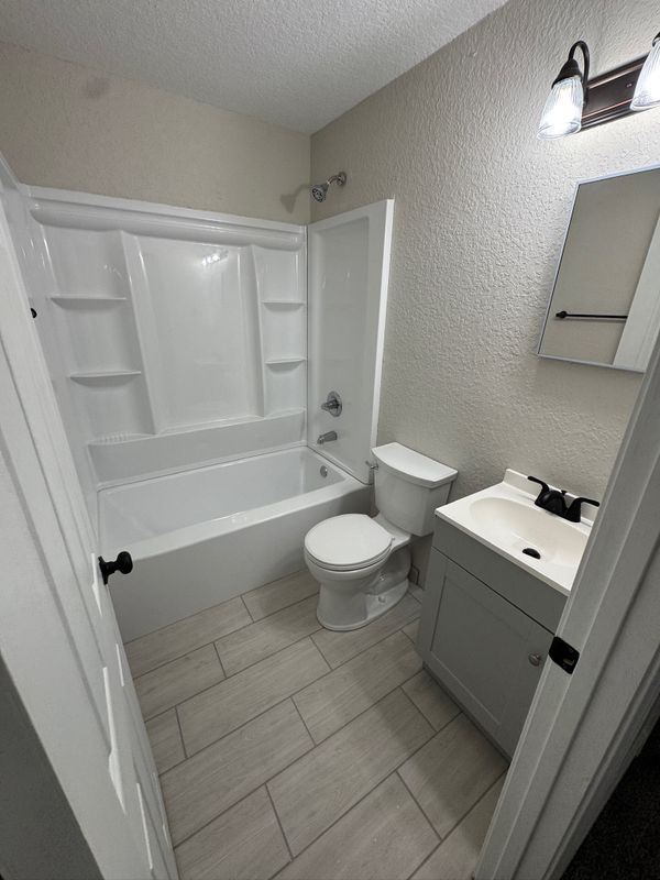 Foto del edificio - 1199 Bentley Rd