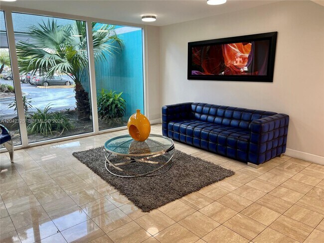 Foto del edificio - 919 Hillcrest Dr