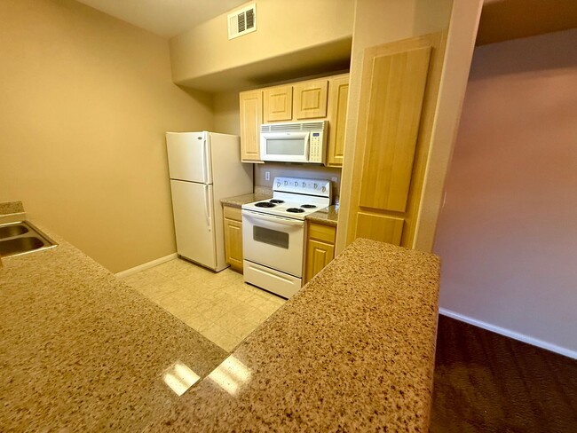 Building Photo - CHARMING 1 BEDROOM 1 BATHROOM UNIT FOR RENT