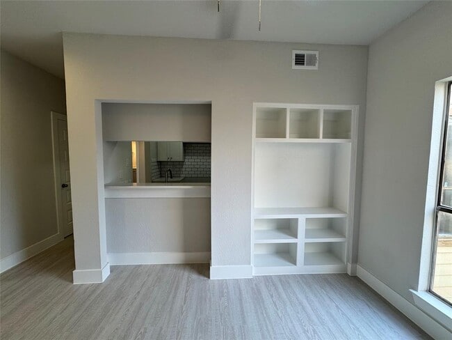 Building Photo - 9803 Club Creek Dr