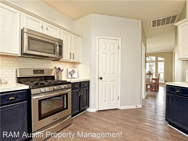 Foto del edificio - 3 br, 2.5 bath House - 2703 Oakwood Glen D...