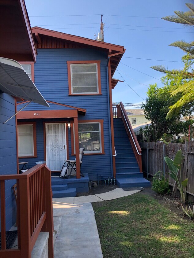 Foto principal - 821 1/2 Newport Ave