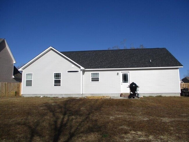 Foto del edificio - 3 bedroom, 2 bath in Rockford Forest