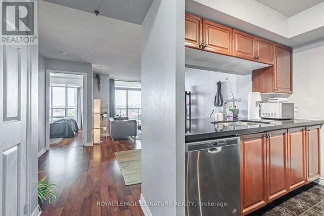 Building Photo - 18 Mondeo Dr