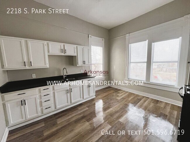 Building Photo - 2218 S Park St