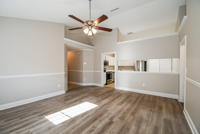 Foto del edificio - 3083 Wavering Ln