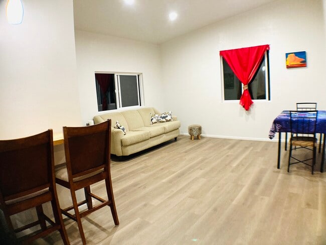 Building Photo - 466 8th