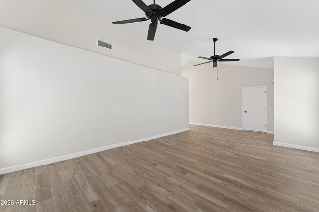 Foto del edificio - 7214 W Sierra Vista Dr