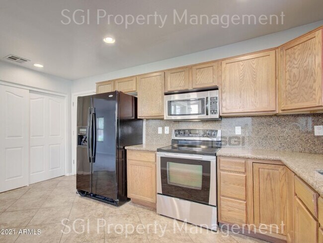 Foto del edificio - Property located in the Lyons Gate Community!