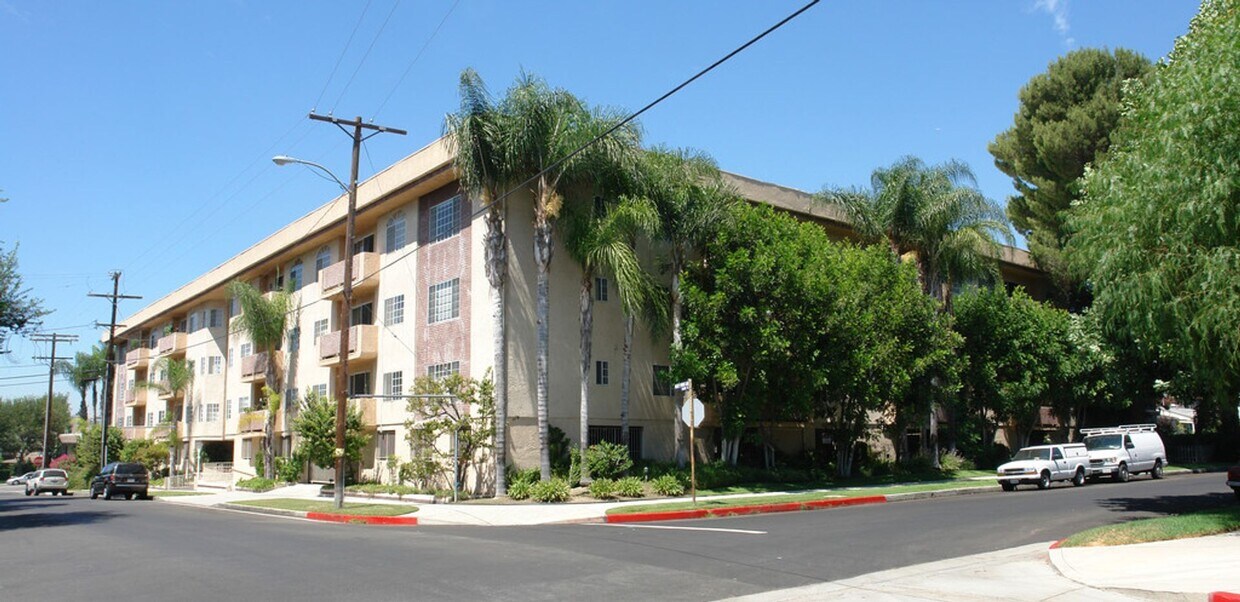 Primary Photo - LOOK AND LEASE OFFER: $500.00 OFF 1st MONT...