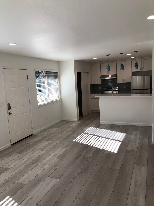 4410 Diamond St Unit 1, Capitola, CA 95010 Condo for Rent in Capitola