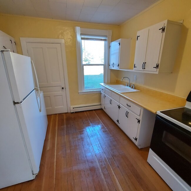 Building Photo - 221 Seymour Ave