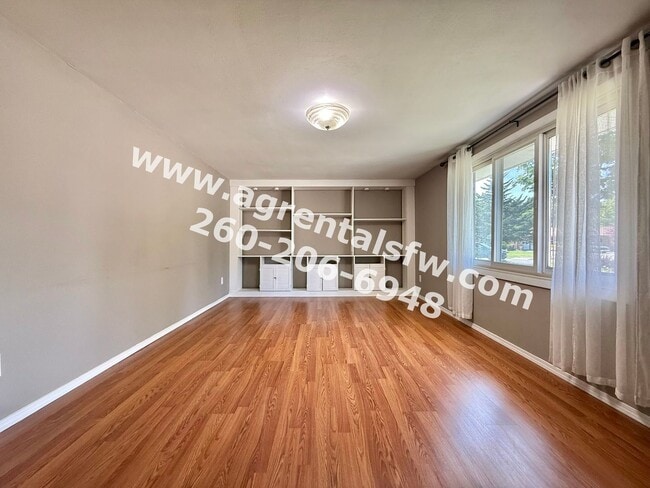 Building Photo - 3 Bedroom House