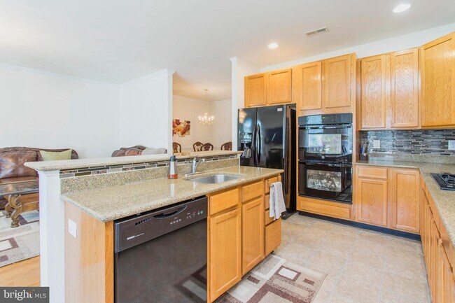 Foto del edificio - 3241 Whisper Ln