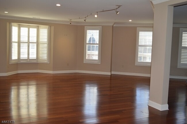 Building Photo - 1307 Town Center Way