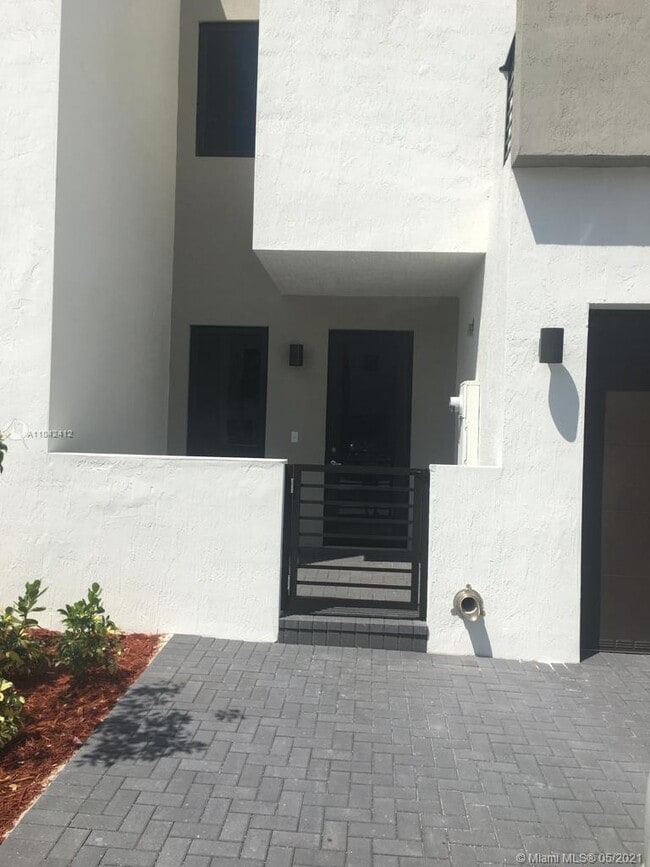 Building Photo - 458 SW 91st Ct