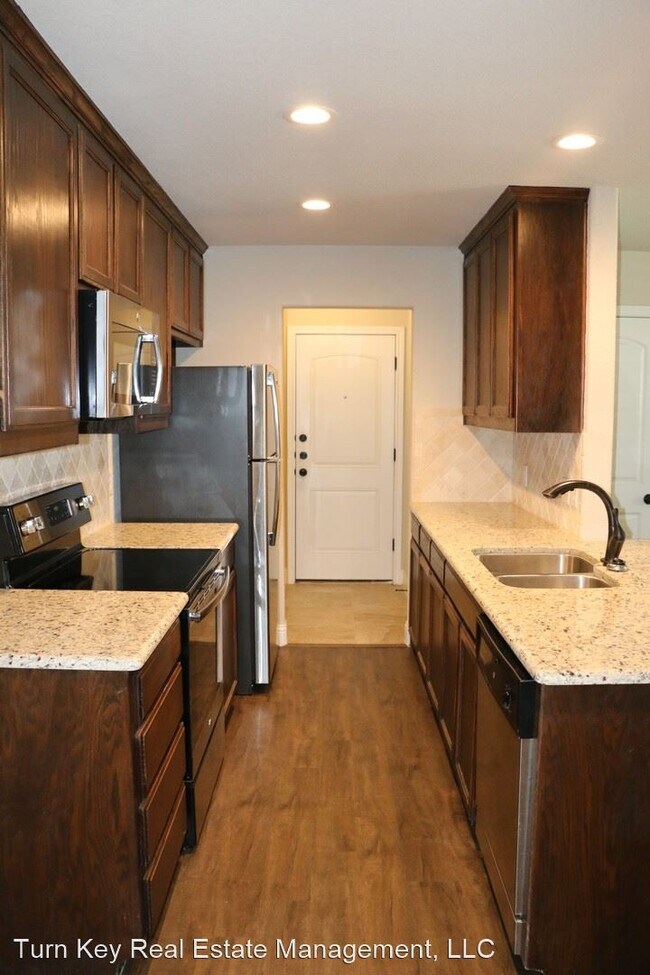 Foto del edificio - 8025-8027 Marydean Ave