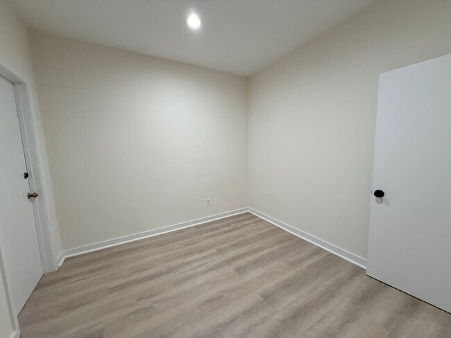 Building Photo - 456 Park Dr