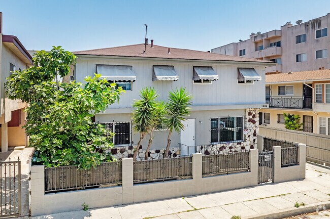 Foto del edificio - 1224 N Mansfield Ave