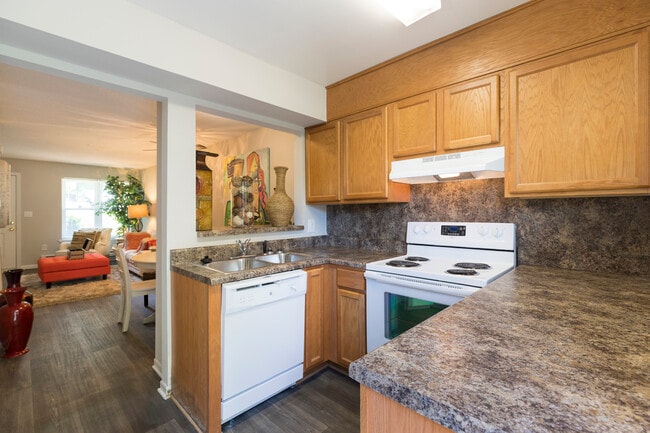 Building Photo - Old Mill Townhomes