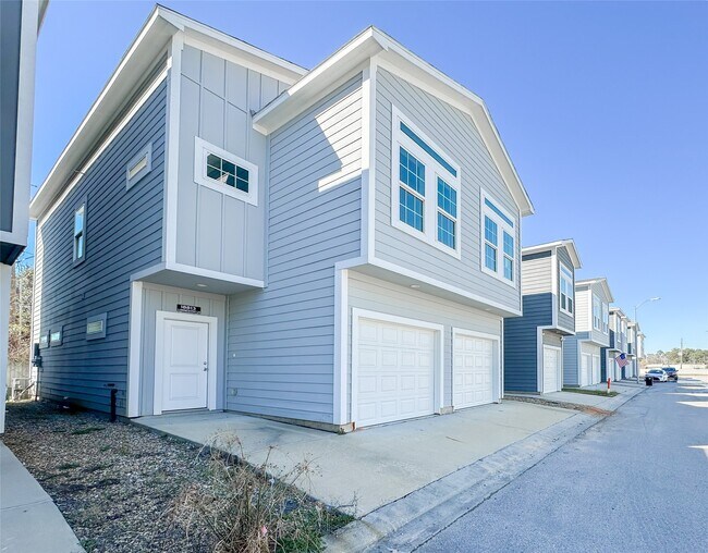 Building Photo - 18813 Luminescent Ln