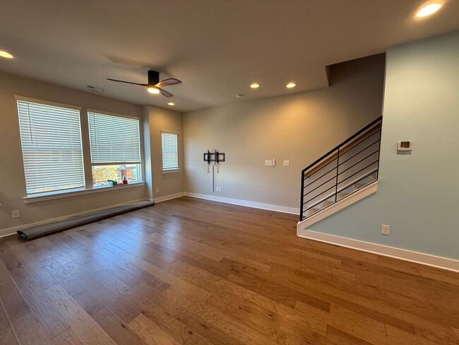 Building Photo - 2118 Bryant Park Dr