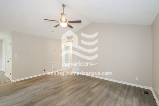 Foto del edificio - 448 Bussey Ave