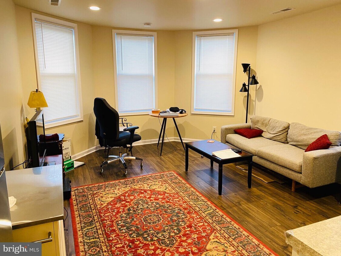 Primary Photo - 212 W Ridley Ave