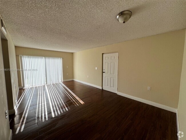 Building Photo - 1129 Lake Victoria Dr