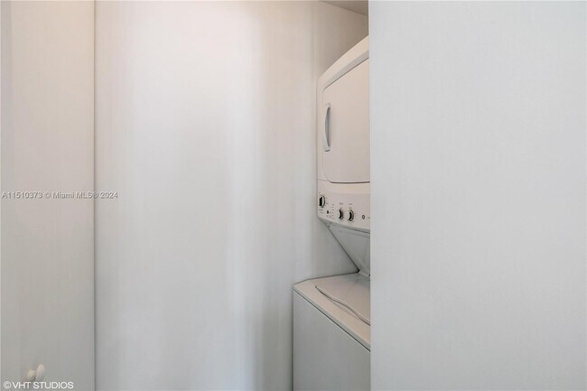 Building Photo - 1300 S Miami Ave