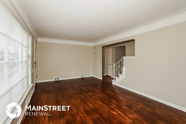 Building Photo - 13800 Oakview Blvd