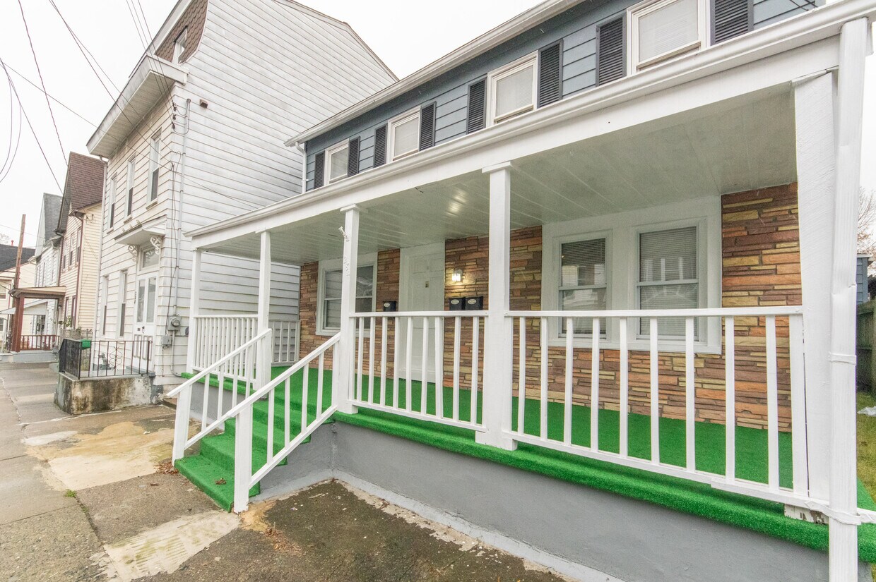 284 Mercer St, Phillipsburg, NJ 08865 Townhome Rentals in