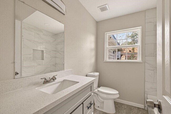 Foto del edificio - 1618 Palmwood Dr