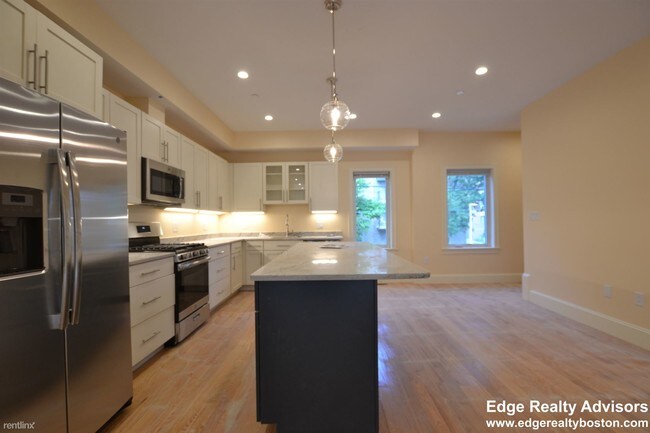 Building Photo - 4 br, 3.5 bath  - 134 Tremont St
