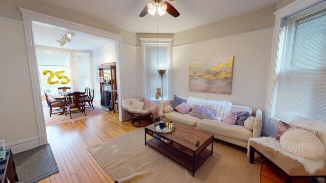 Foto del edificio - 863 W Newport Ave