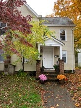 Building Photo - 124 Cedar St