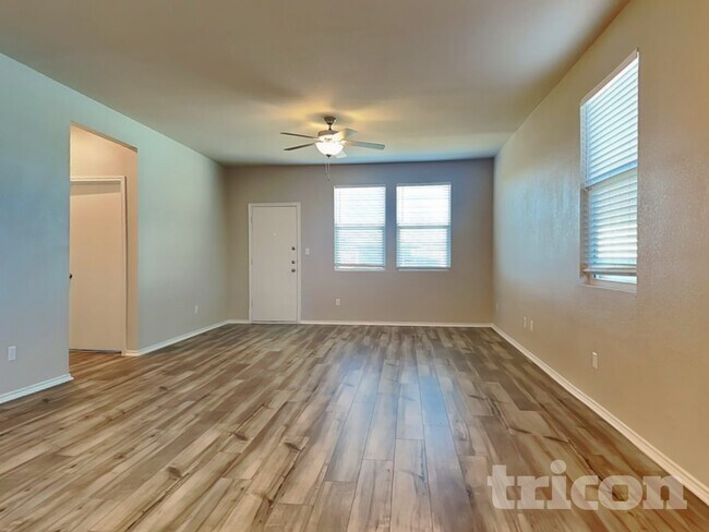 Building Photo - 5124 Saddle Clb Dr