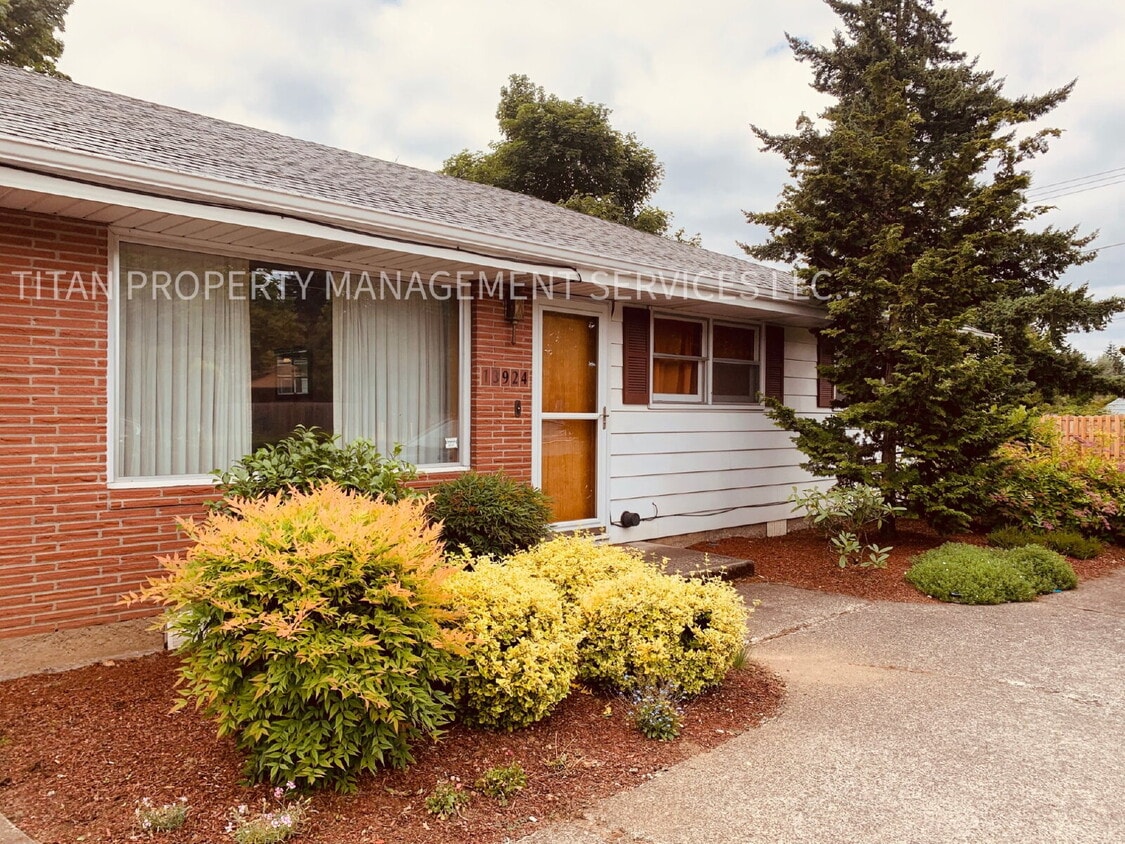 Foto principal - 13924 E Burnside St