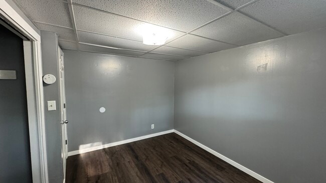 Building Photo - 511 N Platte Ave