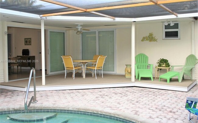 Foto del edificio - 1933 Twin Dolphin Ln