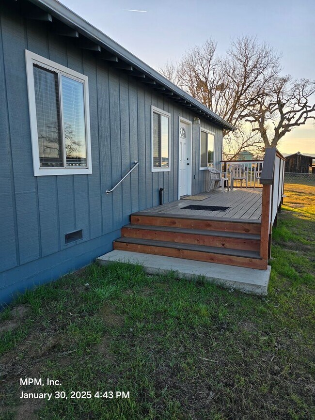 Foto del edificio - 2 bedroom 1 bath country home. Close to town.